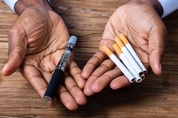 آیا سیگار الکترونیکی برای ترک سیگار از چسب نیکوتین مؤثرتر و بی‌خطر است؟